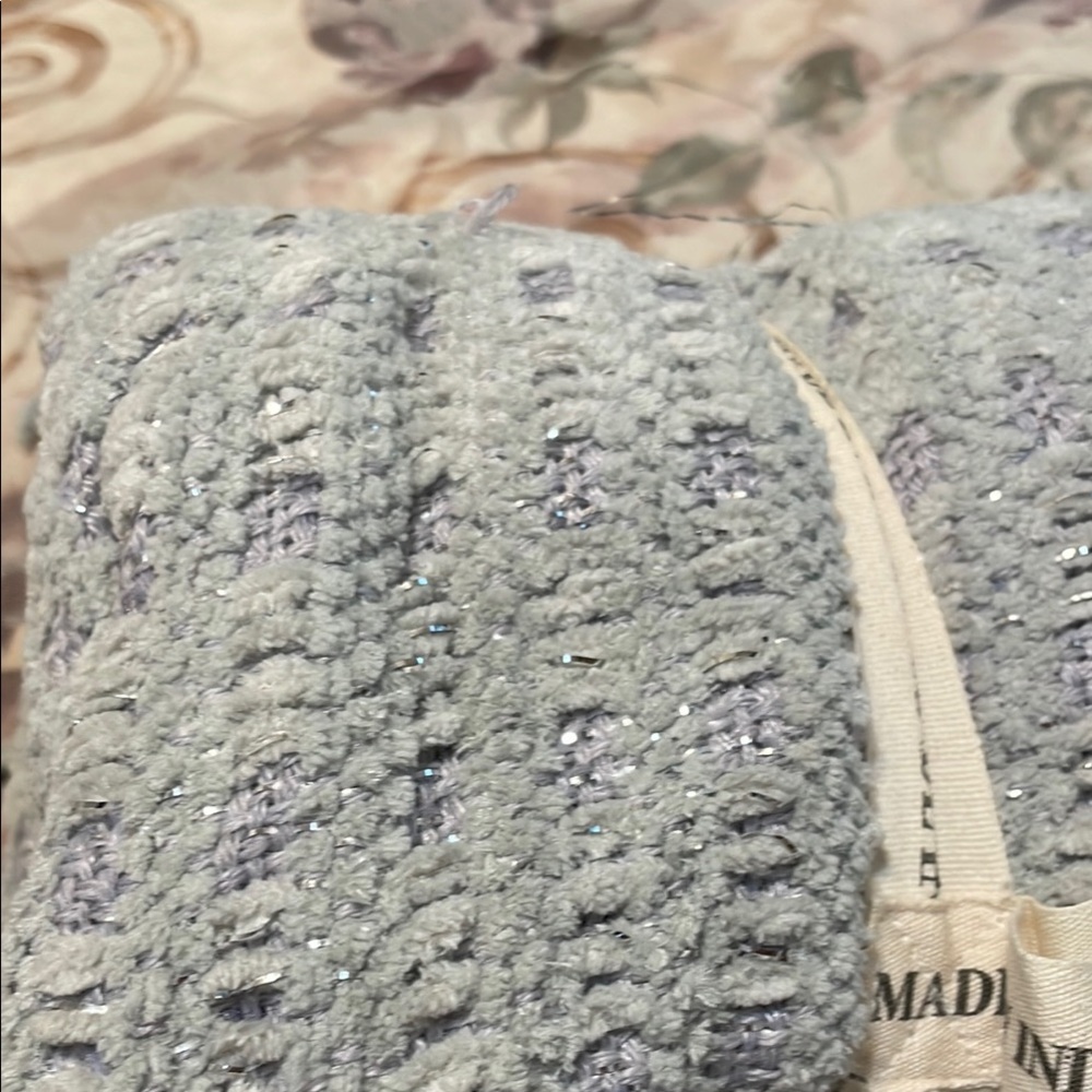 Cozy Gray Knit Blanket - Picture 2 of 8